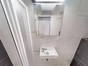 Pronájem bytu 1+kk, Praha, Nad Kajetánkou, 17 m2