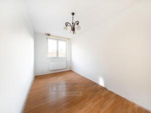 Prodej bytu 3+1, Lišov - Hůrky, 78 m2