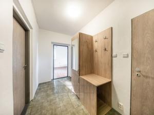 Prodej bytu 3+1, Lišov - Hůrky, 78 m2