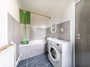 Prodej bytu 3+1, Lišov - Hůrky, 78 m2