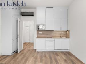 Pronájem bytu 1+kk, Brno, Komárovská, 33 m2