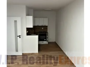 Prodej bytu 2+kk, Praha - Prosek, Jablonecká, 49 m2