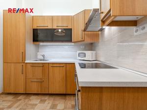 Pronájem bytu 1+1, Praha - Smíchov, Staropramenná, 40 m2