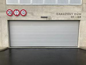 Pronájem garážového stání, Praha - Záběhlice, Choceradská, 20 m2