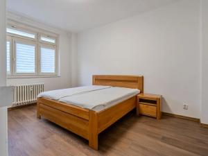 Pronájem bytu 2+1, Praha - Smíchov, Stroupežnického, 63 m2