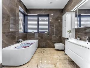 Prodej rodinného domu, Praha - Modřany, Dostálova, 290 m2