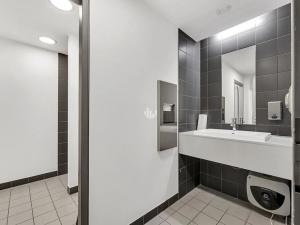 Pronájem kanceláře, Praha - Holešovice, Jankovcova, 226 m2