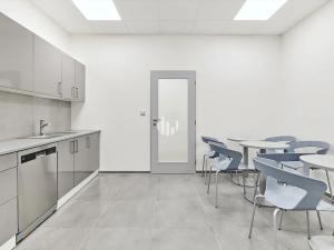 Pronájem kanceláře, Praha - Vysočany, Poděbradská, 200 m2