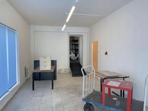 Pronájem obchodního prostoru, Praha - Hrdlořezy, Českobrodská, 300 m2