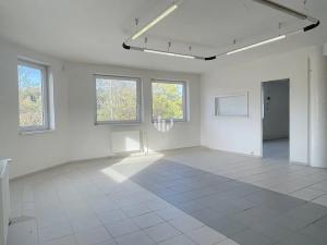 Pronájem kanceláře, Praha - Hrdlořezy, Českobrodská, 300 m2