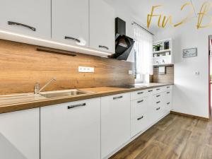 Prodej rodinného domu, Vrhaveč - Neznašovy, 253 m2