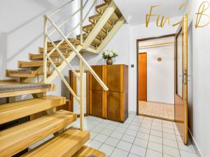 Prodej rodinného domu, Vrhaveč - Neznašovy, 253 m2