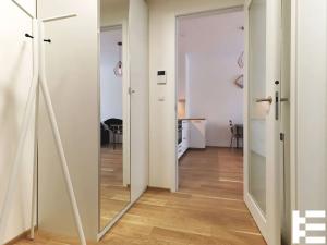 Pronájem bytu 2+kk, Praha - Holešovice, V přístavu, 47 m2