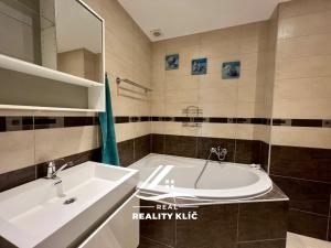 Pronájem bytu 3+1, Ostrava, Podroužkova, 70 m2