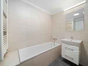 Pronájem bytu 1+kk, Praha, Líbalova, 32 m2