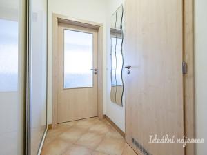 Pronájem bytu 1+kk, Praha - Kyje, Sicherova, 31 m2