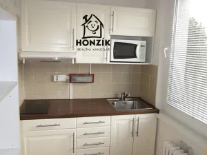 Pronájem bytu 1+kk, Praha - Háje, Matúškova, 29 m2