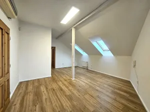 Pronájem kanceláře, Praha, Vinopalnická, 104 m2
