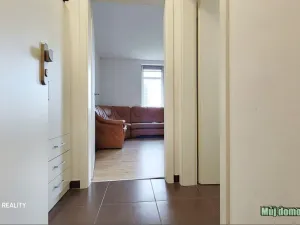 Pronájem bytu 1+kk, Praha - Uhříněves, Bečovská, 29 m2