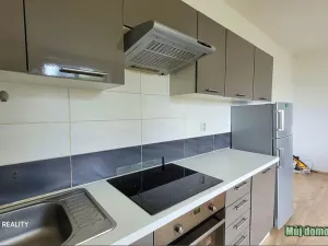 Pronájem bytu 1+kk, Praha - Uhříněves, Bečovská, 29 m2