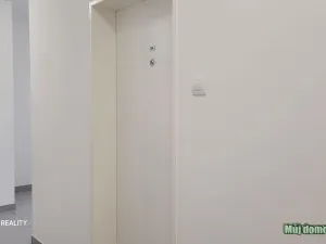 Pronájem bytu 1+kk, Praha - Uhříněves, Bečovská, 29 m2