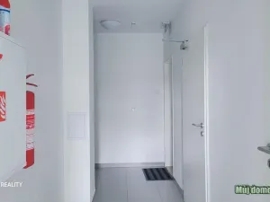 Pronájem bytu 1+kk, Praha - Uhříněves, Bečovská, 29 m2