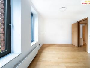 Prodej bytu 2+kk, Praha - Podolí, Jeremenkova, 62 m2