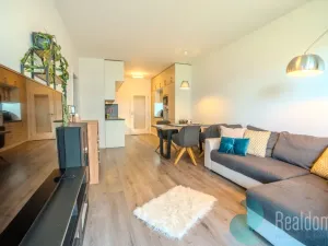 Prodej bytu 2+kk, Praha, Zvěřinova, 145 m2