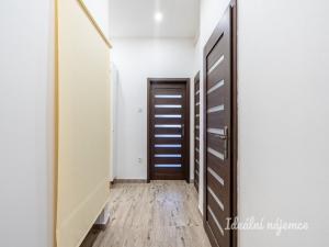 Pronájem bytu 1+1, Praha - Vršovice, Oblouková, 44 m2