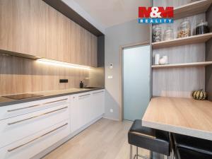 Prodej bytu 1+kk, Praha - Uhříněves, Oty Bubeníčka, 32 m2