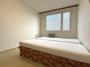 Pronájem bytu 3+1, Praha, Pískovcová, 66 m2