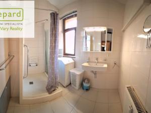 Prodej bytu 3+1, Karlovy Vary, Moravská, 77 m2