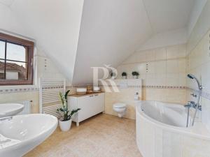 Prodej rodinného domu, Libčany, 280 m2