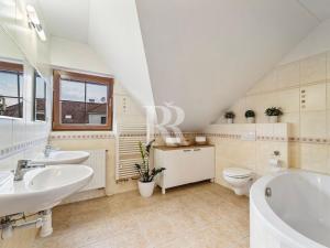 Prodej rodinného domu, Libčany, 280 m2