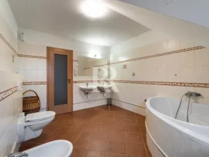 Prodej rodinného domu, Libčany, 280 m2