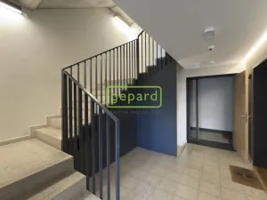 Pronájem bytu 1+kk, Praha - Libeň, Novovysočanská, 28 m2