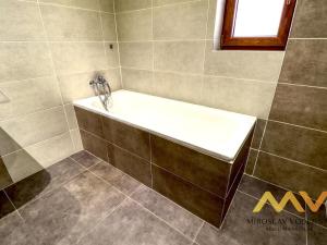 Pronájem bytu 2+kk, Pardubice - Zelené Předměstí, K Višňovce, 58 m2