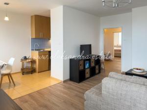 Pronájem bytu 3+1, Praha - Troja, Svídnická, 68 m2