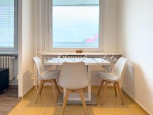 Pronájem bytu 3+1, Praha - Troja, Svídnická, 68 m2