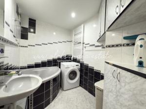 Pronájem bytu 3+1, Praha - Troja, Svídnická, 68 m2