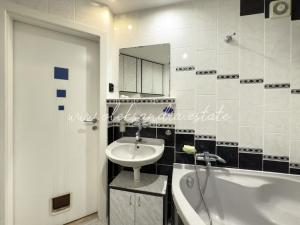 Pronájem bytu 3+1, Praha - Troja, Svídnická, 68 m2