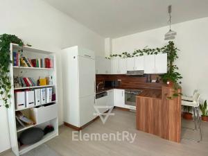 Pronájem bytu 2+kk, Hradec Králové, Komenského, 65 m2