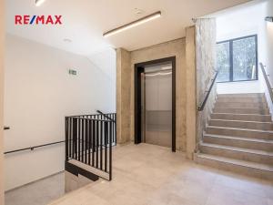 Prodej bytu 2+kk, Praha - Hrdlořezy, Českobrodská, 57 m2