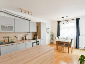 Pronájem bytu 3+kk, Praha - Bubeneč, Korunovační, 91 m2