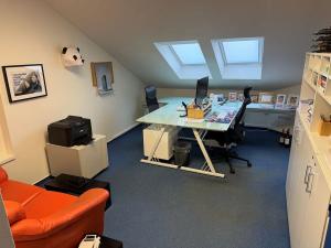 Pronájem kanceláře, Praha - Holešovice, Komunardů, 100 m2