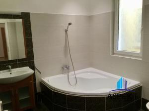 Pronájem bytu 3+kk, Praha - Bubeneč, Jugoslávských partyzánů, 121 m2