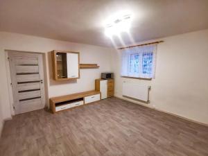 Pronájem bytu 1+1, Meziboří, Okružní, 40 m2