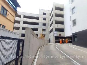 Pronájem garážového stání, Pardubice, Smilova, 12 m2