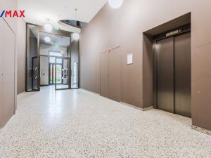 Pronájem bytu 1+kk, Praha - Smíchov, Vackové, 38 m2