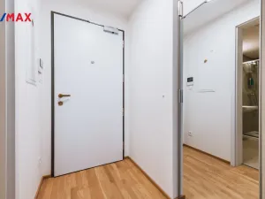 Pronájem bytu 1+kk, Praha - Smíchov, Vackové, 38 m2